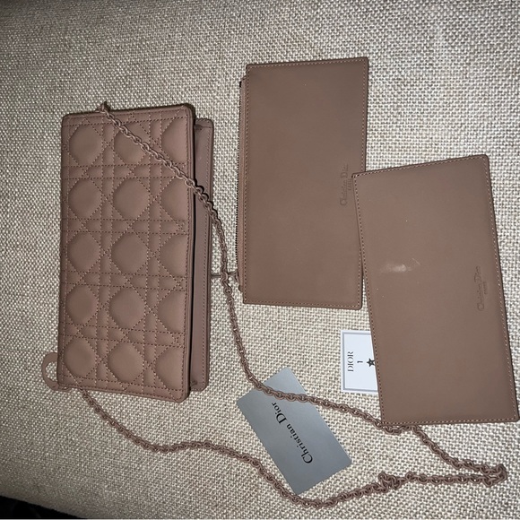 LADY DIOR POUCH
Rose Des Vents Cannage Lambskin - Picture 5 of 9